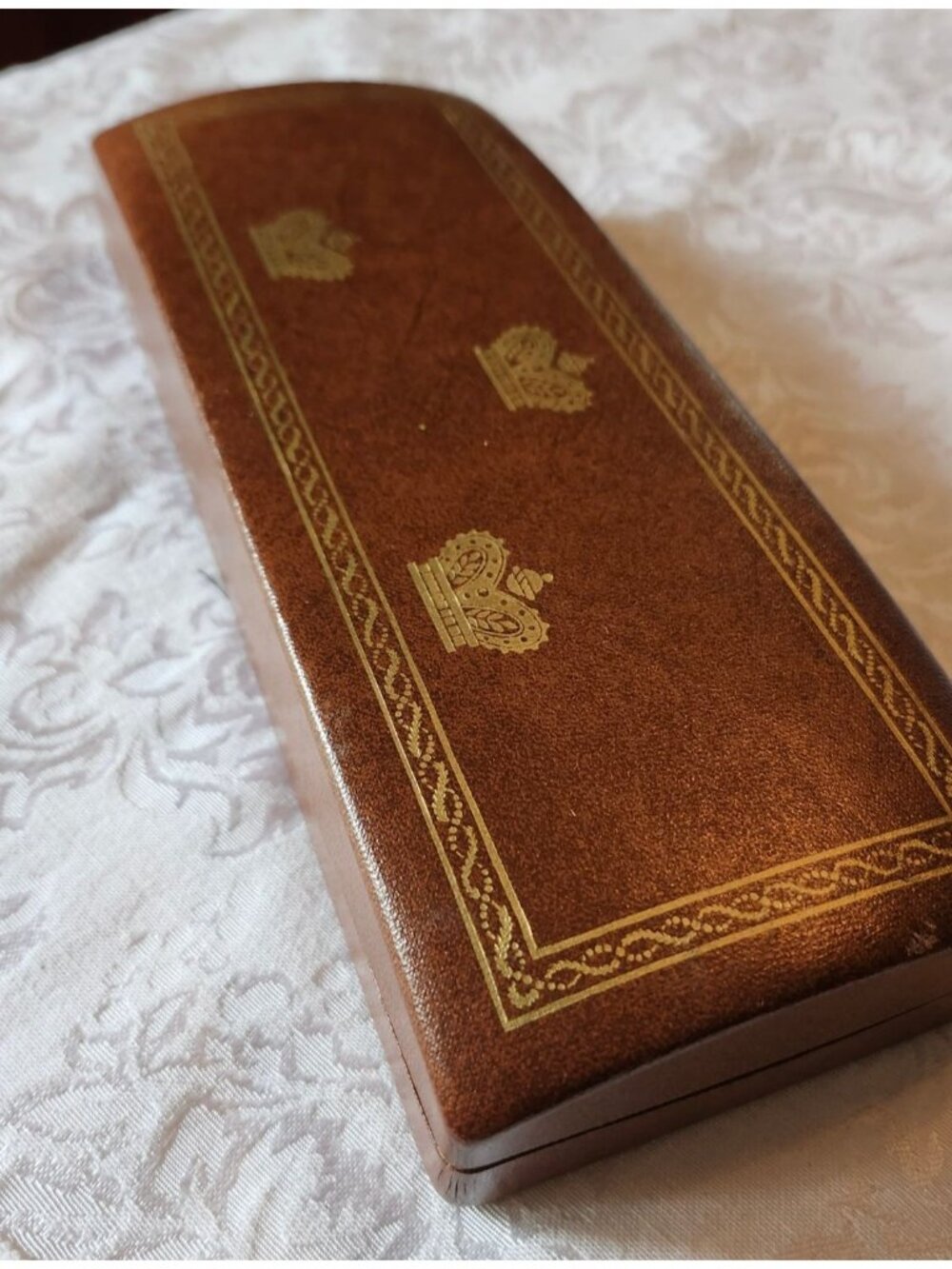Vintage 1970s Shields Mens Brown Gold Crown Pattern Jewelry Box Clamshell Velour - Picture 2 of 9